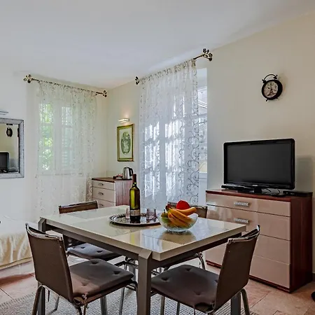Center Pelavin Mir Apartment *